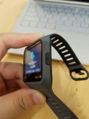 Motorola-smartwatch-prototype-featured-a-rectangular-screen-and-a-microUSB-port (1)