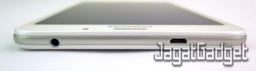 Review Samsung Galaxy Tab A 7.0 (2016) 8 posisi port jack audio 3.5mm dan microUSB