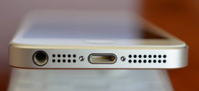iPhone 2017 Hadir dengan Port Lightning dan Fast Charging 1 theres-an-easy-fix-if-your-iphone-is-charging-slowly