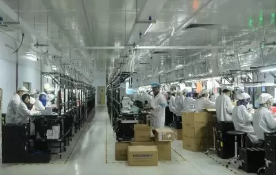 2. Line produksi smartphone Vivo di pabrik Vivo, Cikupa (1)
