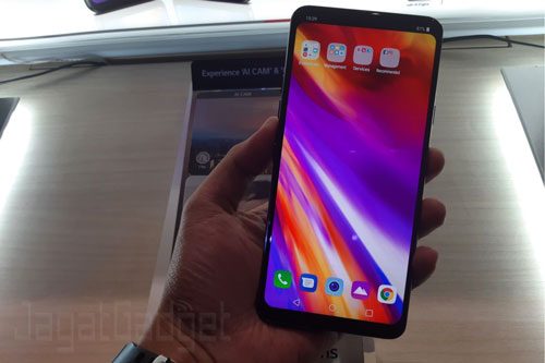 LG G7 ThinQ Front