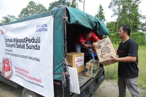Penyaluran Bantuan Barang Bantuan BoostPeduli Ke Posko Pengungsian di Desa Karyautama Kecamatan Cikebal Pandeglang min