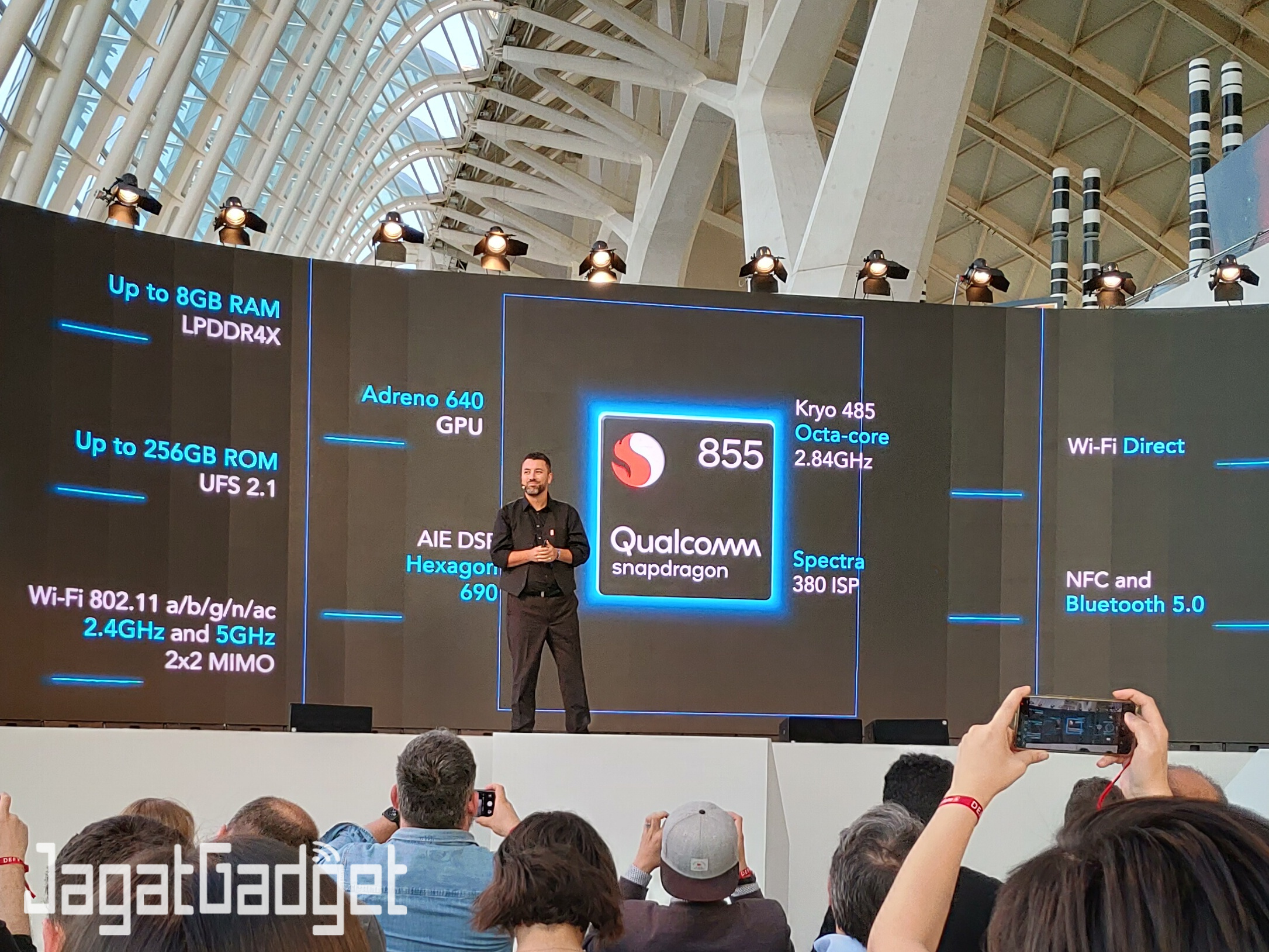 ASUS Rilis Smartphone Flagship Baru: ZenFone 6 2 P 20190516 200829 01