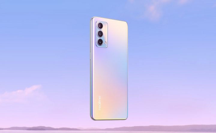 realme GT Master Edition - Daybreak Blue Lifestyle Angle
