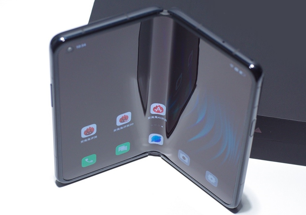 ilustrasi Smartphone layar lipat vivo X Fold