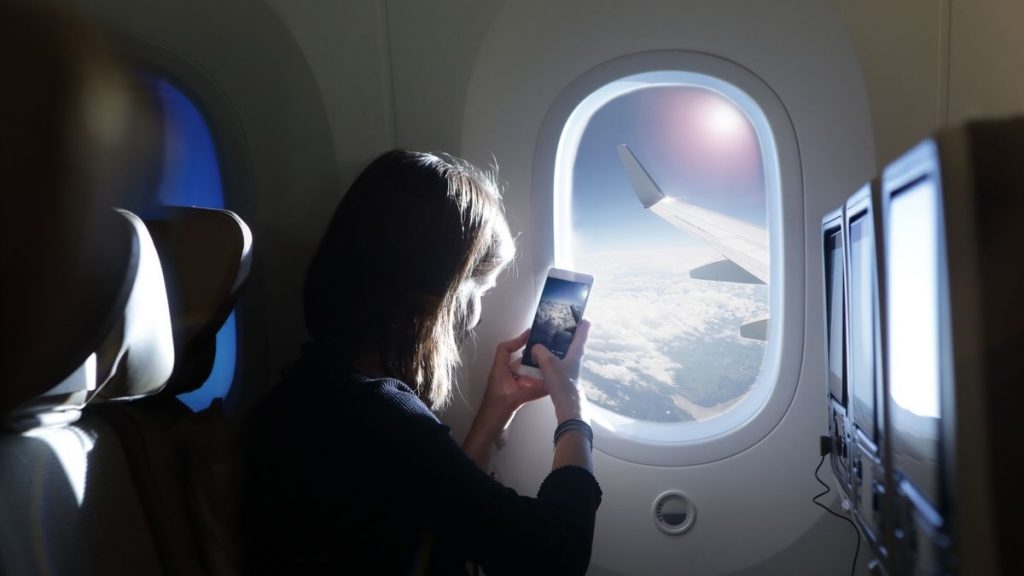 Uni Eropa Izinkan 5G Di Pesawat, Tak Perlu Lagi Pakai Airplane Mode?
