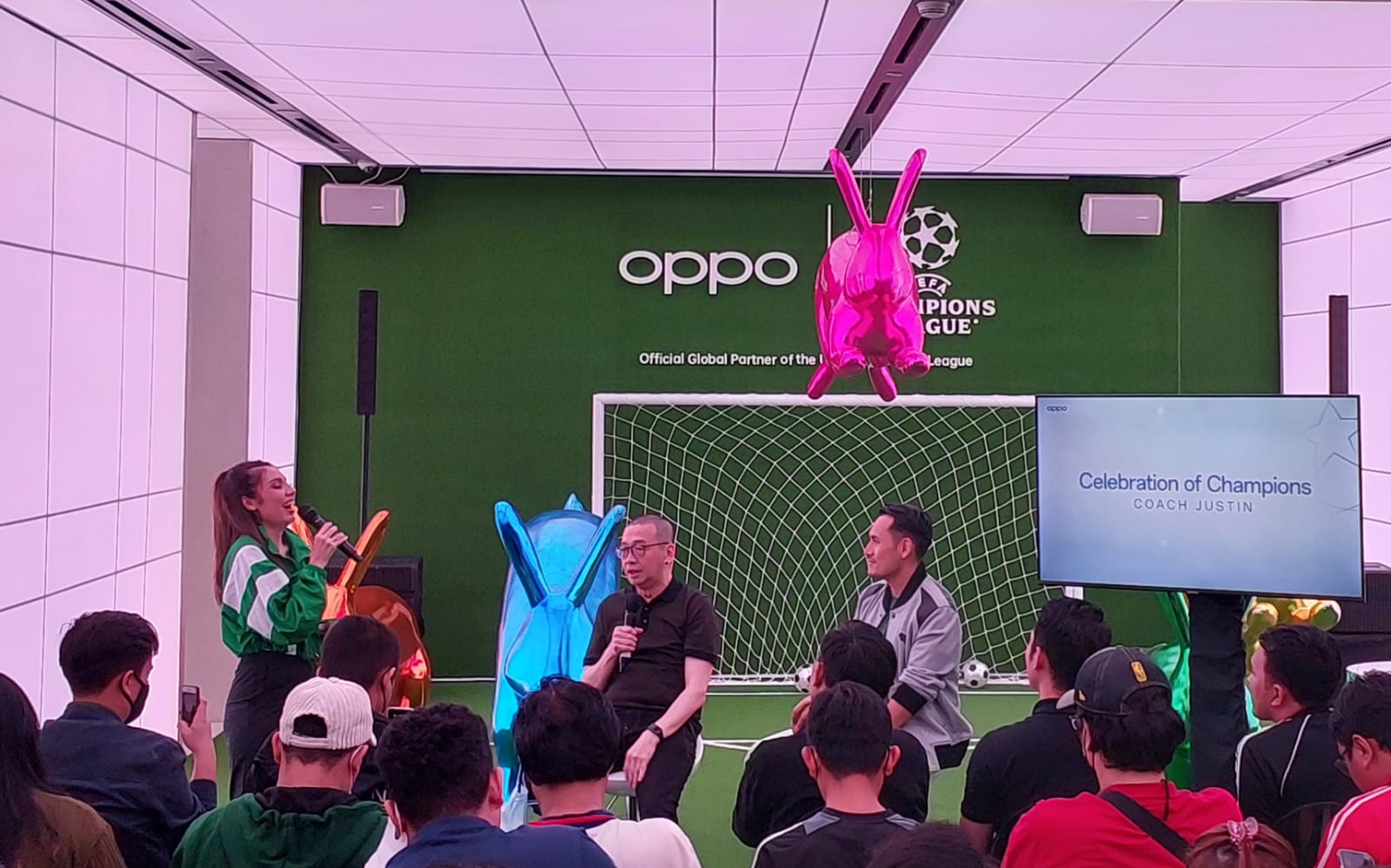 Coach Justin di event penjualan perdana OPPO Reno8 T 5G