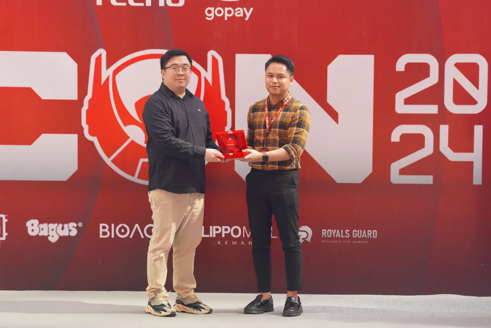 TECNO Resmi Jadi Partner Smartphone Bigetron Esports
