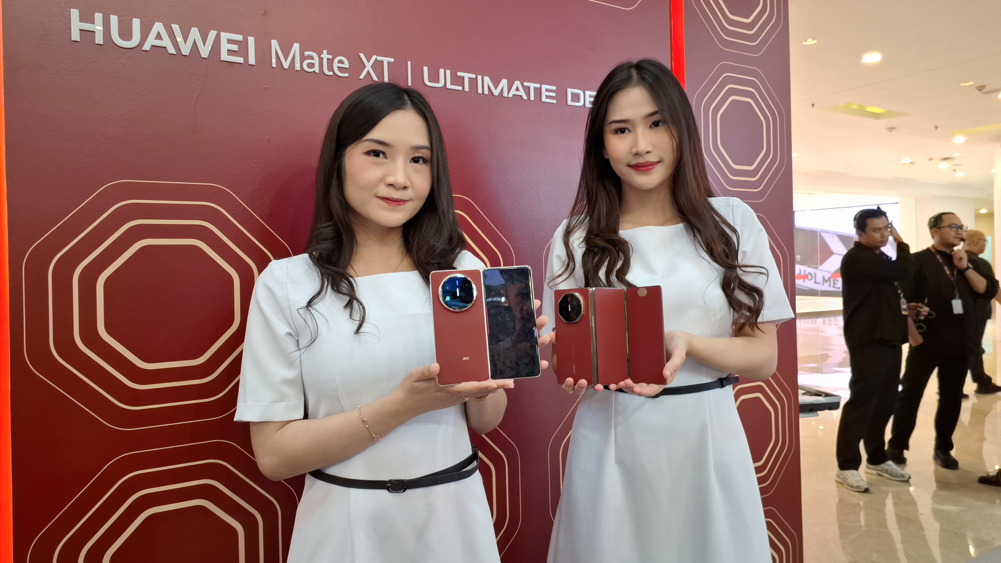 HUAWEI Mate XT | ULTIMATE DESIGN resmi hadir di Indonesia