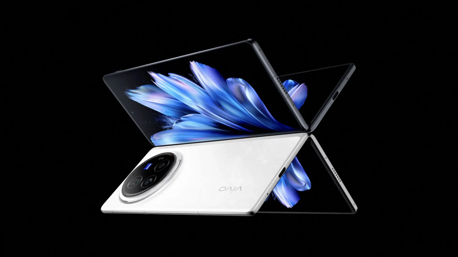 Bocoran Spesifikasi Vivo X Fold 5, Diyakini Bakal Debut Juli Mendatang! Vivo X Fold 3 diumumkan pada April 2024 lalu dan penerusnya diyakini bakal debut dalam waktu dekat. Beragam bocoran mengenai Vivo X Fold 5, angka 4 dilewati karena dianggap kurang beruntung di Tiongkok, sudah banyak beredar belakangan ini. Sementara generasi sebelumnya hadir dalam dua model yakni reguler dan pro, Vivo tahun ini kabarnya hanya akan merilis satu model saja yakni Vivo X Fold reguler. Menurut rumor, perangkat tersebut bakal dipersenjatai dengan SoC Snapdragon 8 Gen 3. Ya, sayang sekali Vivo tidak menggunakan chipset flagship yang lebih baru Snapdragon 8 Elite untuk ponsel lipatnya satu ini. Snapdragon 8 Gen 3 sendiri sebelumnya hadir di model X Fold 3 yang lebih tinggi, tapi kini “diwariskan” ke model reguler. Namun, perlu dicatat bahwa informasi ini baru sebatas rumor dan bisa saja berbeda waktu dirilis nanti. Apakah Snapdragon 8 Elite masih “disimpan” untuk model X Fold 5 Pro di masa mendatang? Kita lihat saja nanti ya. Terlepas itu, Vivo X Fold 5 sendiri kabarnya masih membawa spesifikasi layar yang sama yakni internal 8,03 inci dengan panel AMOLED 2K+ 120Hz sementara layar luar punya bentang 6,53 inci dengan panel LTPO AMOLED Full HD+ 120Hz. Setup kameranya juga tetap dipertahankan dengan tiga kamera di belakang terdiri dari 50MP utama, 50MP ultra-wide, dan 50MP telefoto. Namun, kemampuan zoom telefotonya naik jadi 3x optical. Lalu, kamera selfie sama 32MP di masing-masing layar. Aspek yang menjadi upgrade pada Vivo X Fold 5 ini adalah dari segi baterainya yang kini dibekali kapasitas 6.000mAh dan memiliki dukungan pengisian daya lebih cepat 90W. Ponsel lipat satu ini juga mendukung wireless charging 30W. Diyakini Debut Juli Mendatang Vivo dikabarkan bakal mengumumkan Vivo X Fold 5 pada 10 Juli 2025 mendatang. Debutnya akan bersama dengan Vivo X200 FE yang merupakan smartphone flagship kompak di India. Diketahui Vivo X Fold 5 juga muncul di sertifikasi SIRIM di Malaysia dan IMDA di Singapura, menandakan perangkat tersebut bakal meluncur di negara tersebut. Apakah Indonesia bakal kebagian Vivo X Fold juga?