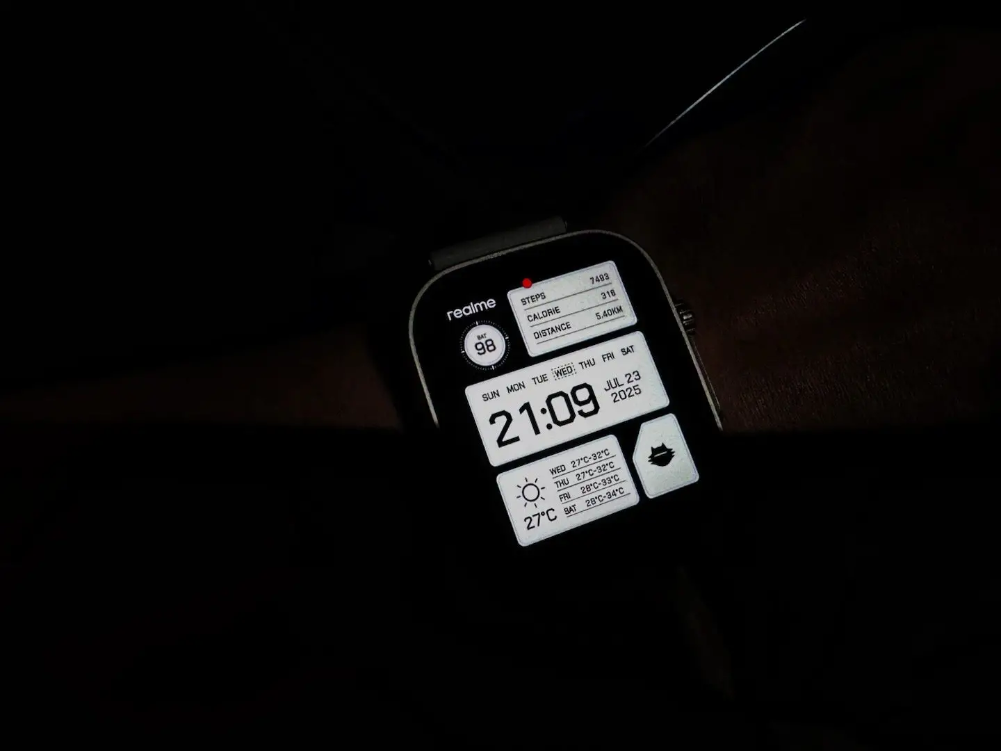 Smartwatch Baru Realme Bakal Punya Layar Persegi?
