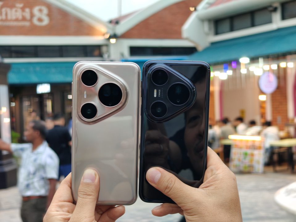Hands-On Huawei Pura 80 Pro dan Pura 80 Ultra: Siap Masuk ke Indonesia! 2 Huawei Pura 80 Pro (Hitam) dan Huawei Pura 80 Ultra (Emas)
