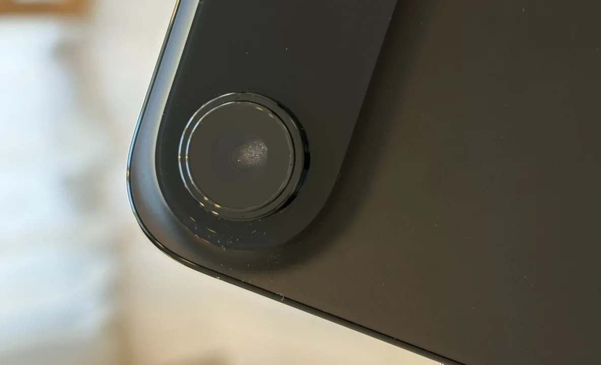 iPhone 17 Air berembun