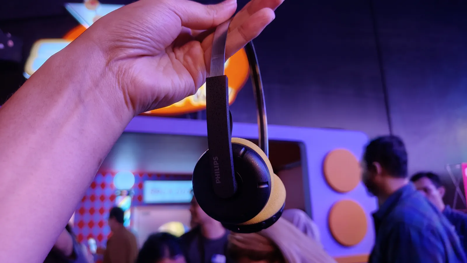 Philips TAH2000 “The Ringo” Rilis di Indonesia, Headphone Retro Jeroan Modern 6 Phillips TAH2000 The Ringo 2