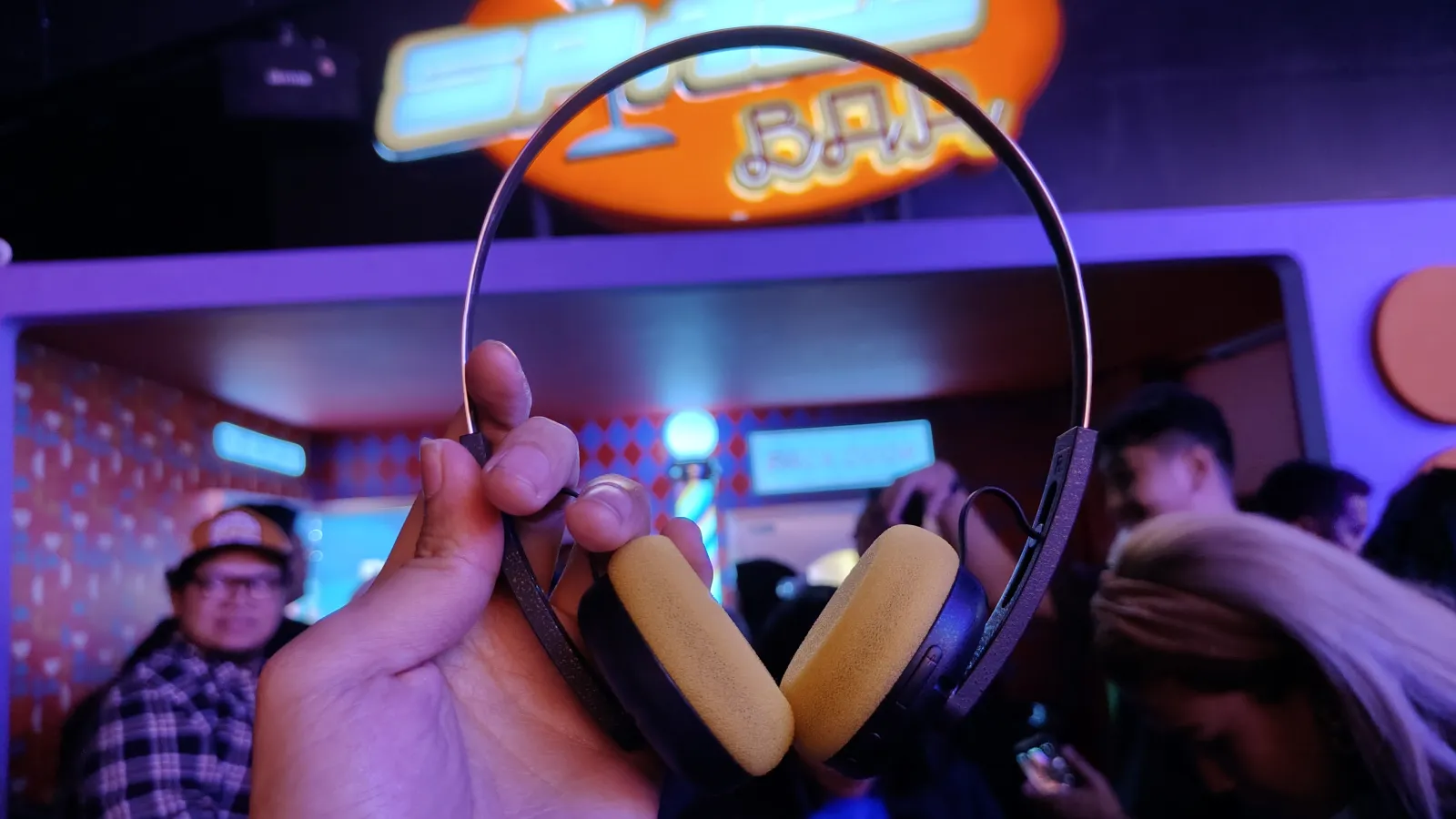 Philips TAH2000 “The Ringo” Rilis di Indonesia, Headphone Retro Jeroan Modern 5 Phillips TAH2000 The Ringo 4