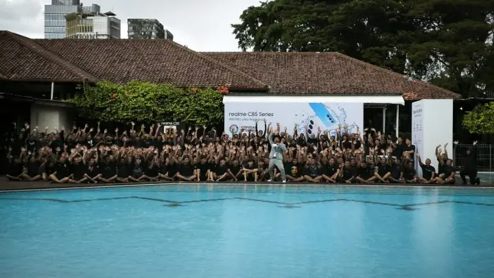 realme C85 Series Pecahkan Rekor Dunia untuk Uji Ketahanan Air Serentak