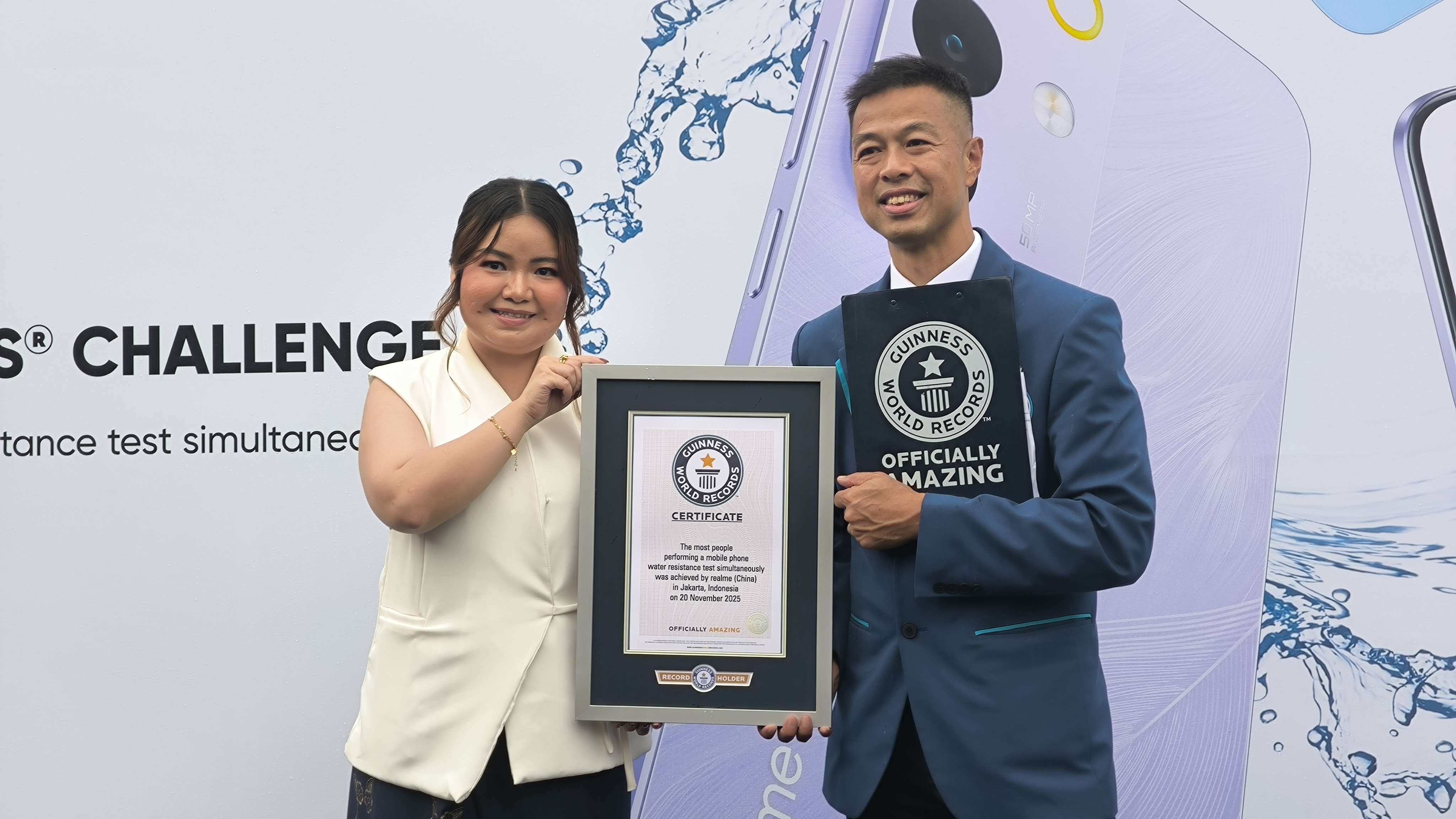 realme C85 Series Pecahkan Rekor Dunia untuk Uji Ketahanan Air Serentak