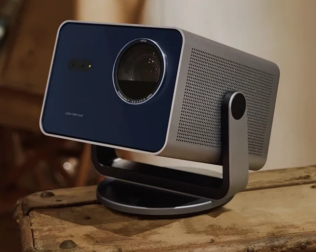 Leica Luncurkan Proyektor Cine Play 1 Plus, Bisa Proyeksikan Hingga 300 Inci!