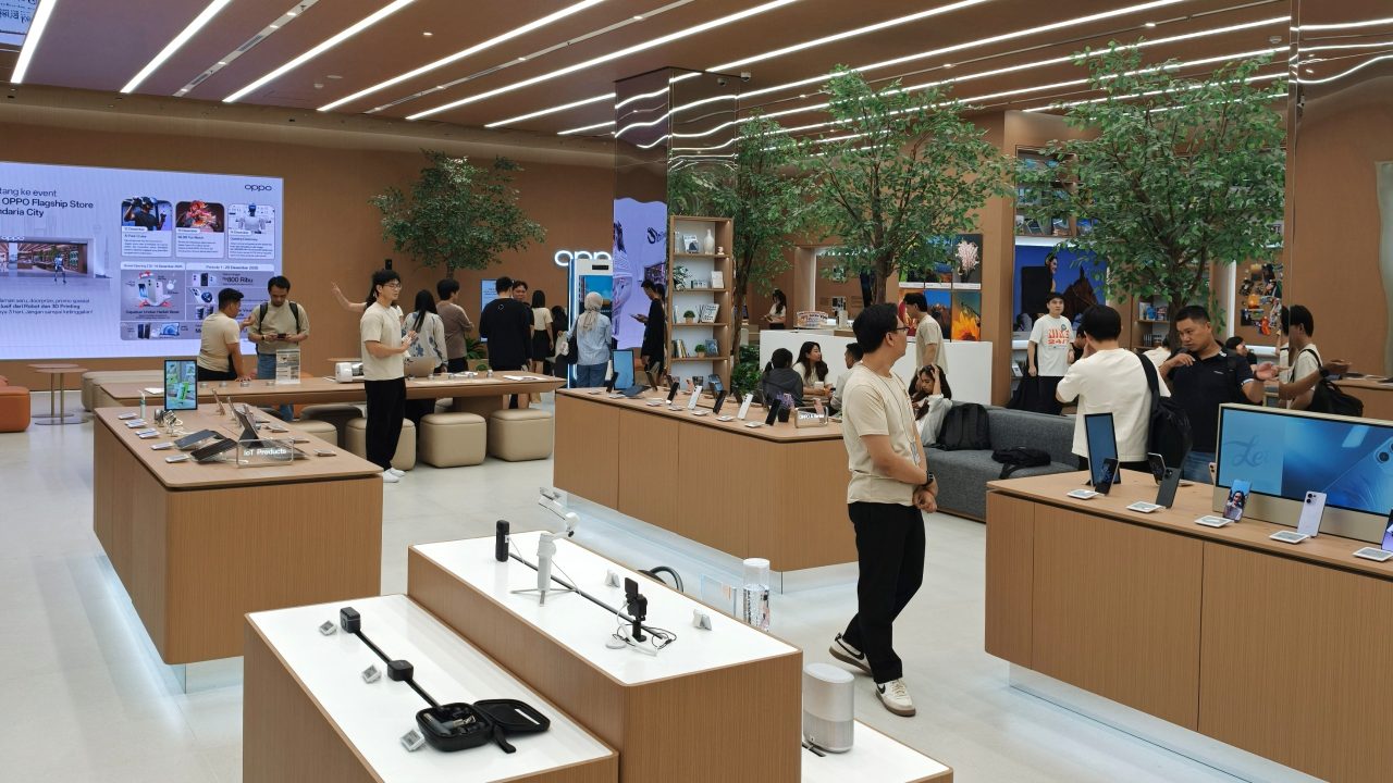 OPPO Flagship Store Gandaria City 2