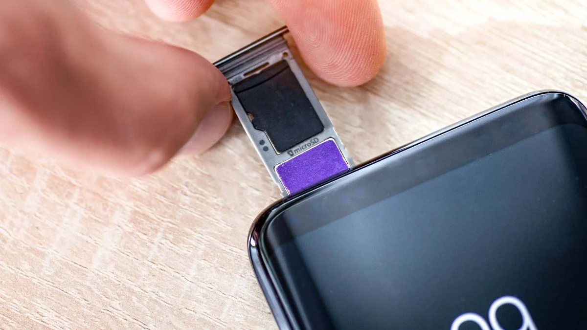 Tren Slot microSD di Smartphone Bakal Hidup Lagi