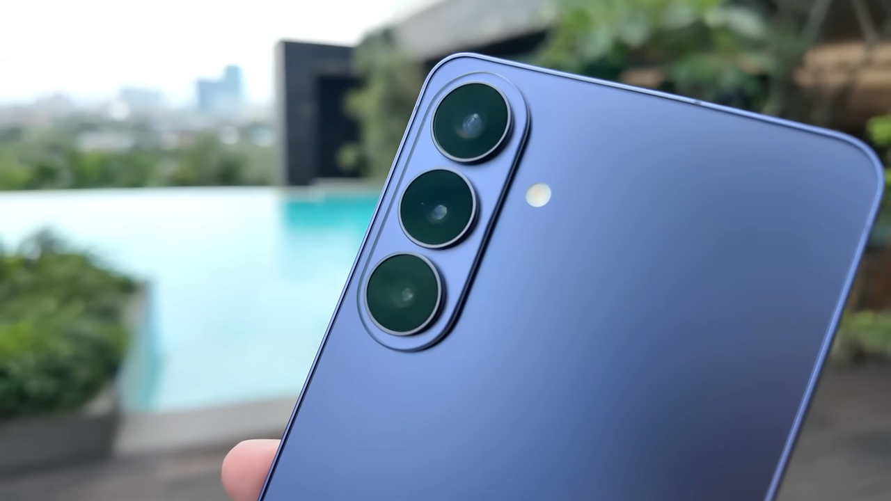 Preview Samsung Galaxy S26 dan S26+: Smartphone Pertama dengan Chip 2nm 3 HP Pertama dgn Chip 2nm Preview Samsung Galaxy S26 dan S26 YouTube 1 20