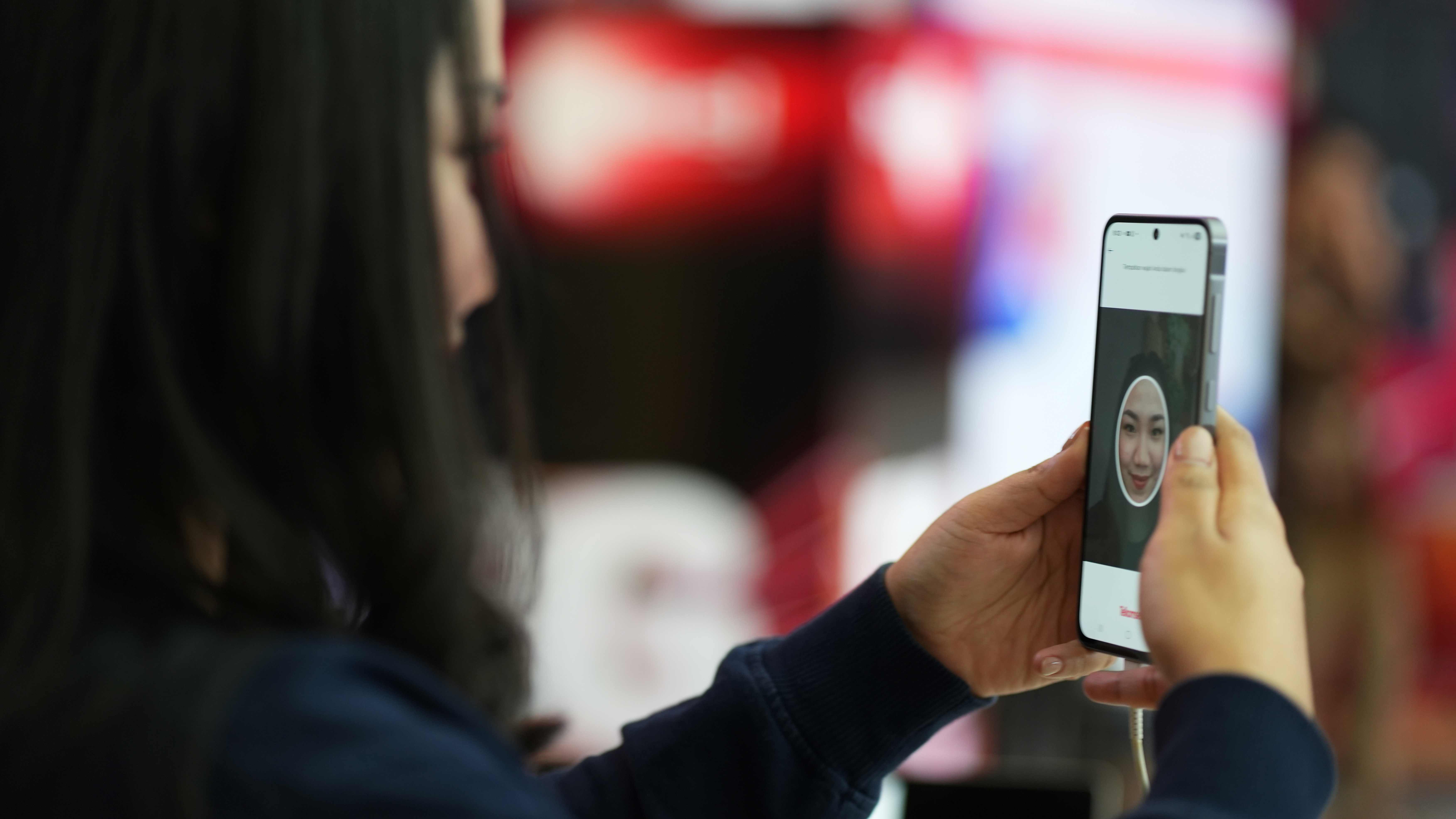 elkomsel Terapkan Registrasi Biometrik Wajah untuk Nomor Seluler Baru
