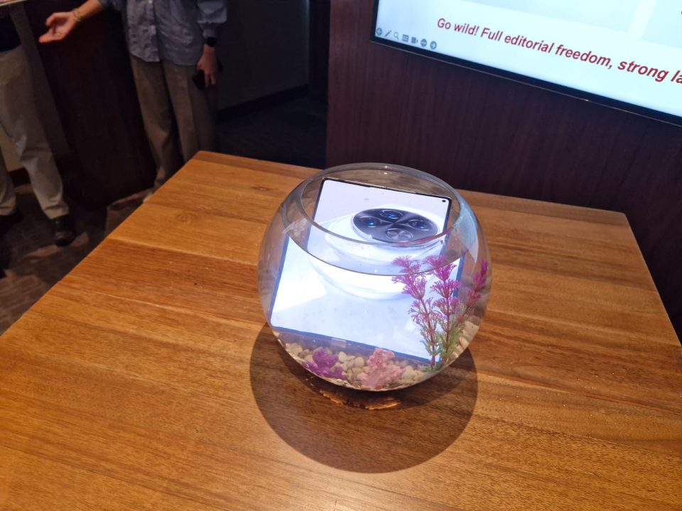 Ini Wujud Huawei Mate X7, Bakal Diboyong Resmi Ke Indonesia 4 huawei Mate X7