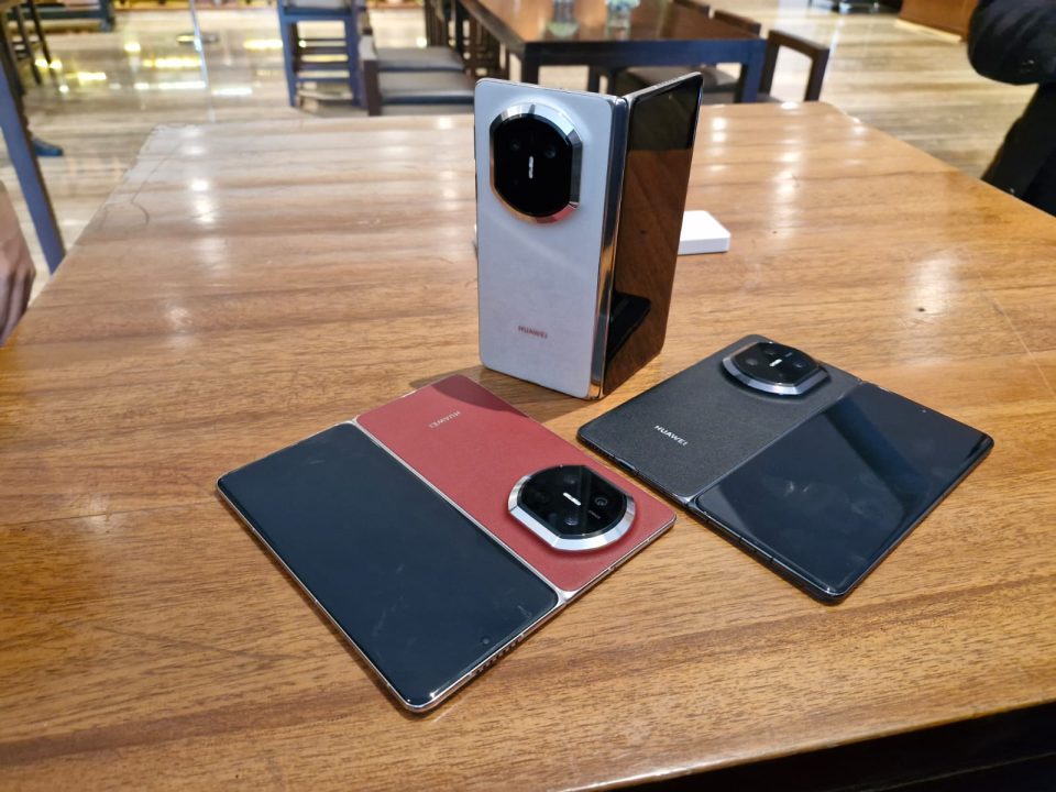 Ini Wujud Huawei Mate X7, Bakal Diboyong Resmi Ke Indonesia 2 huawei Mate X7