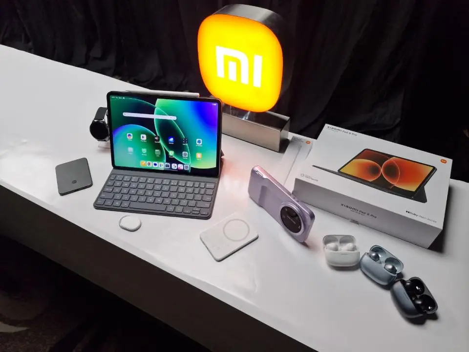 Rangkaian Aksesori Pintar Xiaomi: Xiaomi Watch 5, Xiaomi UltraThin Magnetic Power Bank 5000 15W, Xiaomi Tag, dan REDMI Buds 8 Pro