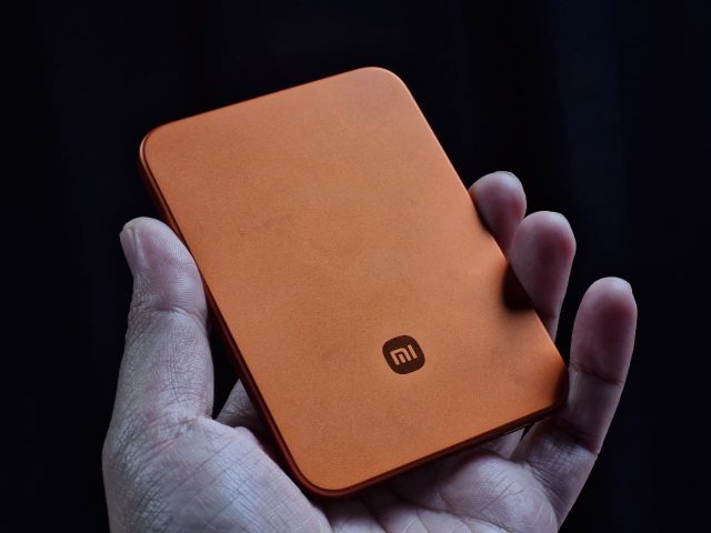 Rangkaian Aksesori Pintar Xiaomi: Xiaomi Watch 5, Xiaomi UltraThin Magnetic Power Bank 5000 15W, Xiaomi Tag, dan REDMI Buds 8 Pro 3 Xiaomi powerbank 5000mAh