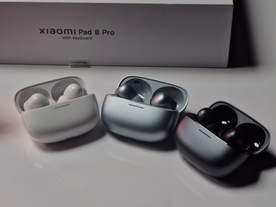 Rangkaian Aksesori Pintar Xiaomi: Xiaomi Watch 5, Xiaomi UltraThin Magnetic Power Bank 5000 15W, Xiaomi Tag, dan REDMI Buds 8 Pro 6 Xiaomi REDMI Buds 8 Pro