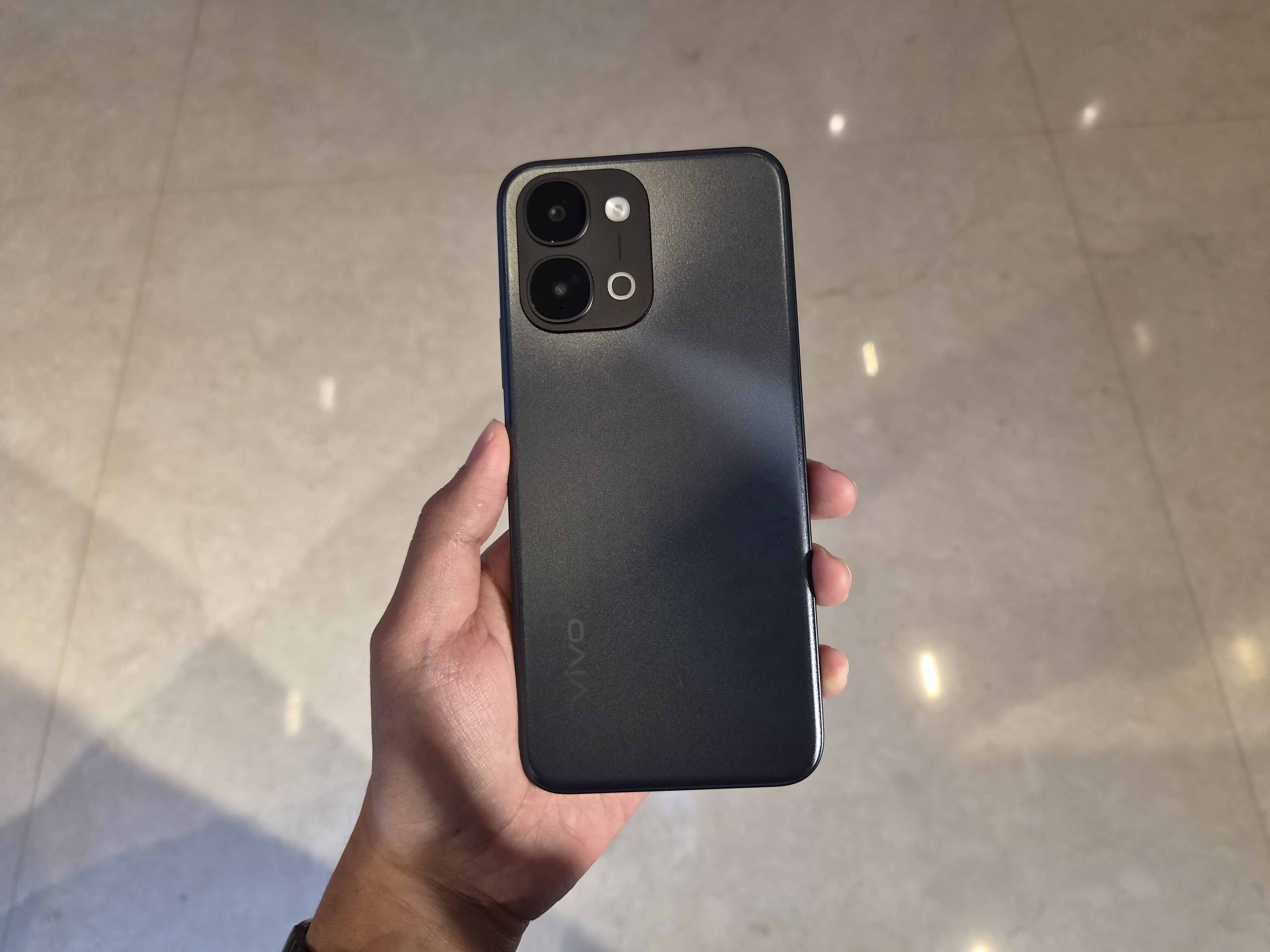 vivo Y31d Pro Resmi Dirilis, Unggulkan Baterai 7000 mAh, Bodi Tahan Air, dan Desain Elegan 2 vivo Y31d Pro - Hitam Permata