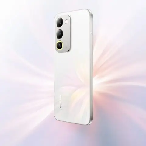 realme C100 4G Debut: Baterai Jumbo, Layar 120 Hz, dan Bodi Tahan Air 5 realme c100 4g white
