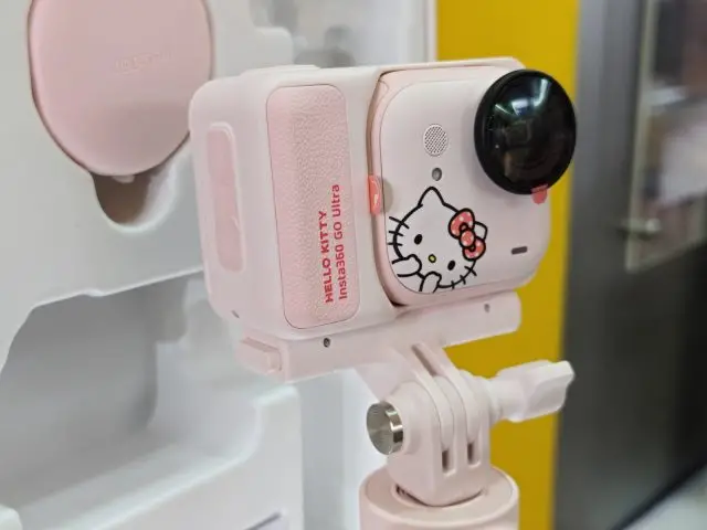 Insta360 Turut Pamerkan Jajaran Kamera dan Aksesoris Pendukung di Acara Luna Park 3 Insta360 Go Ultra Hello Kitty