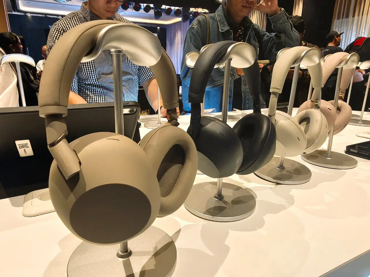 Sony Tambah Warna Baru WH-1000XM6, Kini Hadir dengan Opsi Sandstone • Jagat Gadget