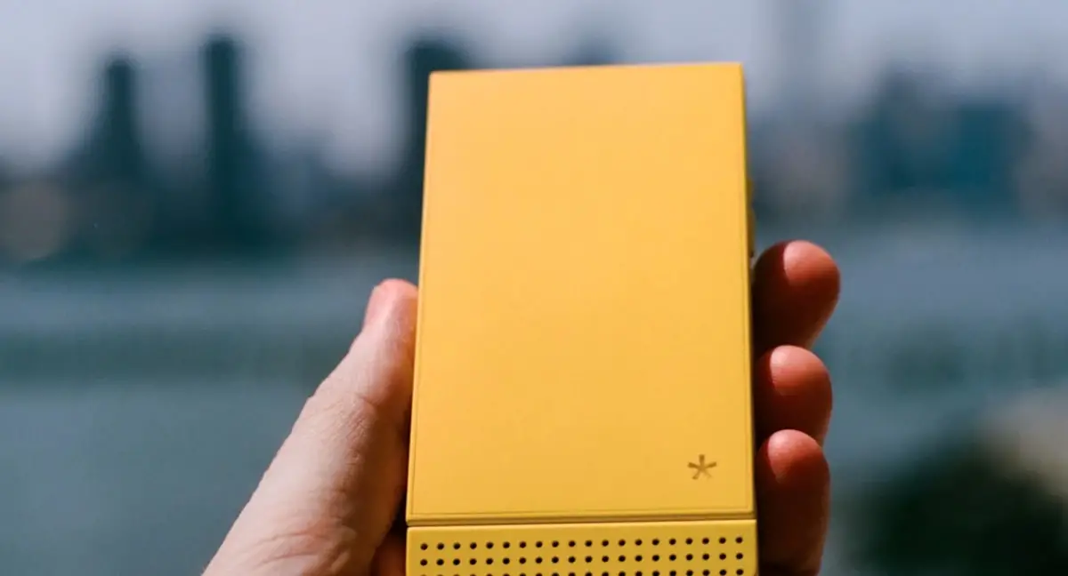 Light Flip Diperkenalkan, Hape Layar Lipat Bergaya Retro