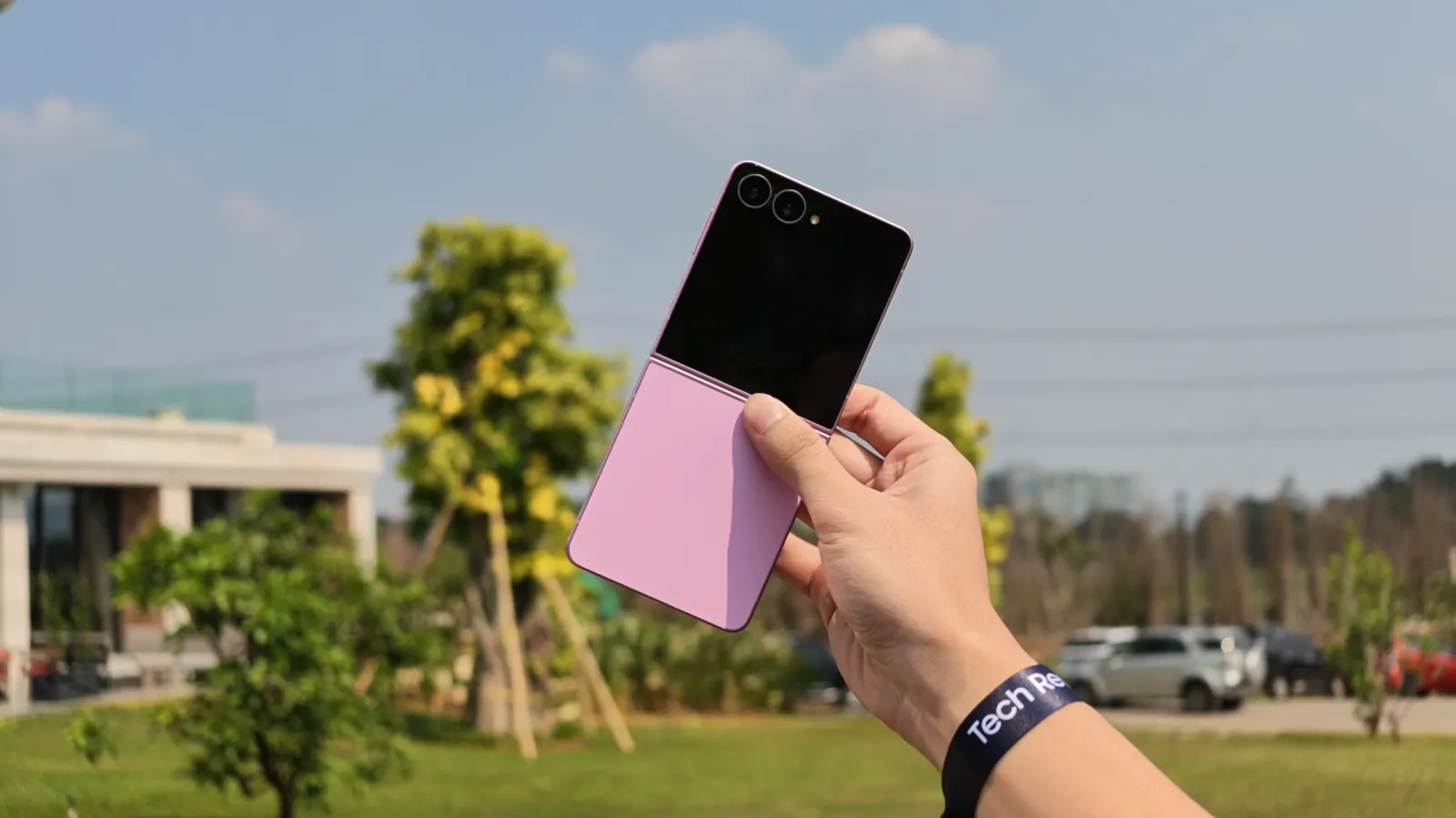 Samsung Galaxy Z Flip8 Resmi Dirilis, Lebih Ringan dan Tipis!