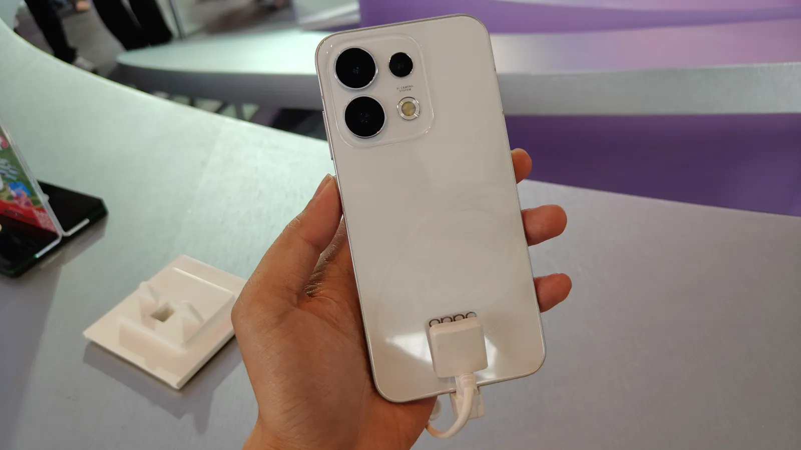 OPPO Reno16 Series Resmi Hadir di Indonesia, Segini Harganya! 3 reno16 series 5
