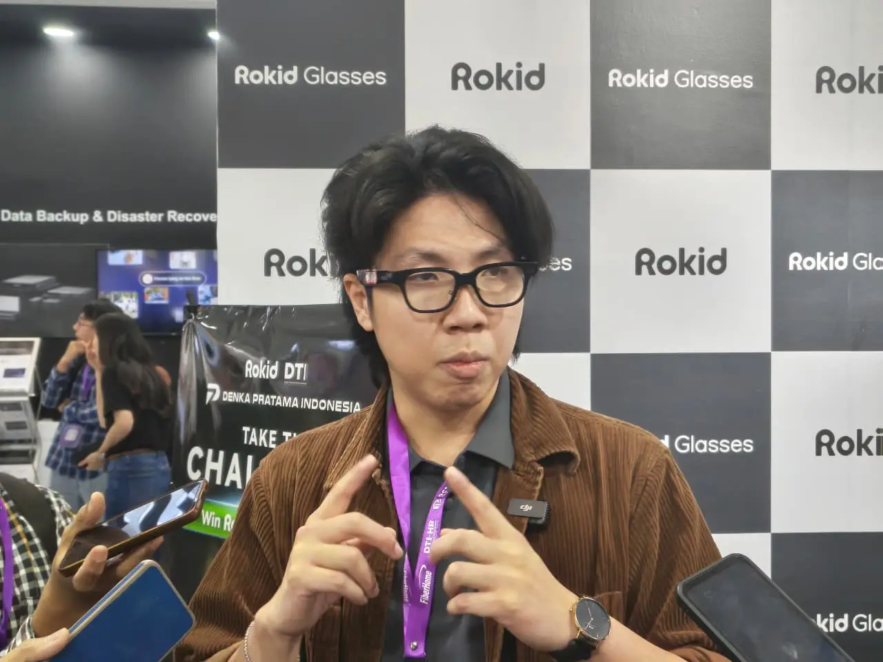 Kacamata AI Dipakai Rekam Orang Diam-diam, Ini Tanggapan Rokid! 16 Ricky Cahyadi Halim (Head Departement Marketing Communication PT. Denka Pratama) Rokid tanggapi masalah privasi kacamata AI